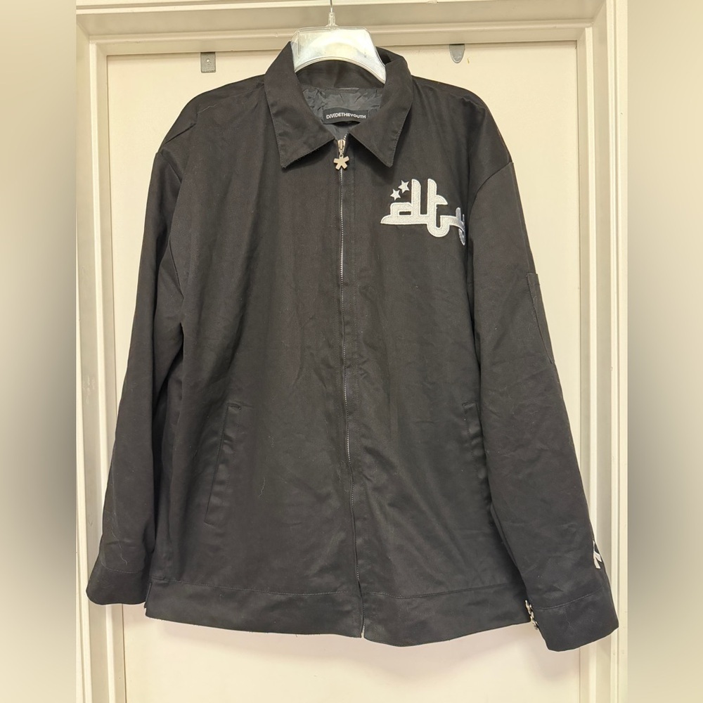 Divide The Youth black zip-up jacket - size L